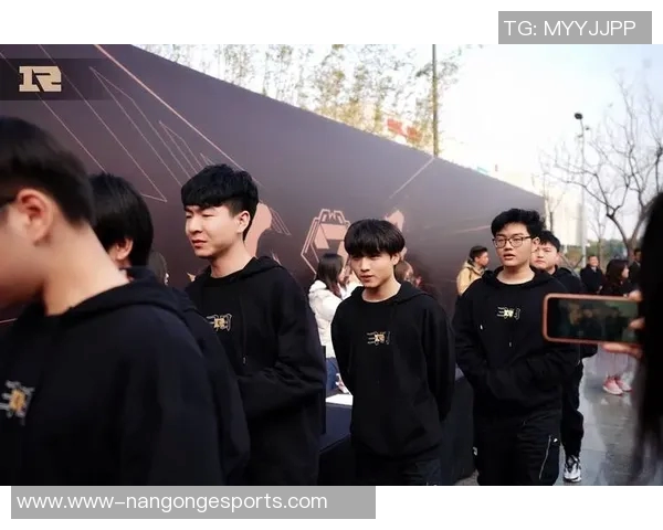 深入分析CSGO焦点RNG战队的比赛经验与策略探讨实时数据